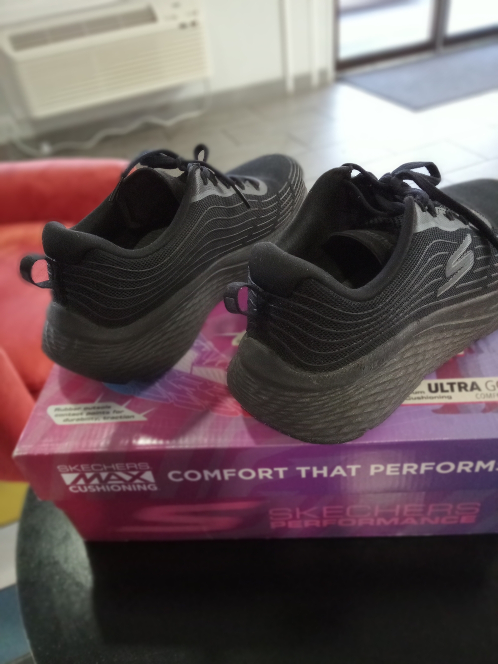 Skechers Woman's Size 9 Performance Sneakers